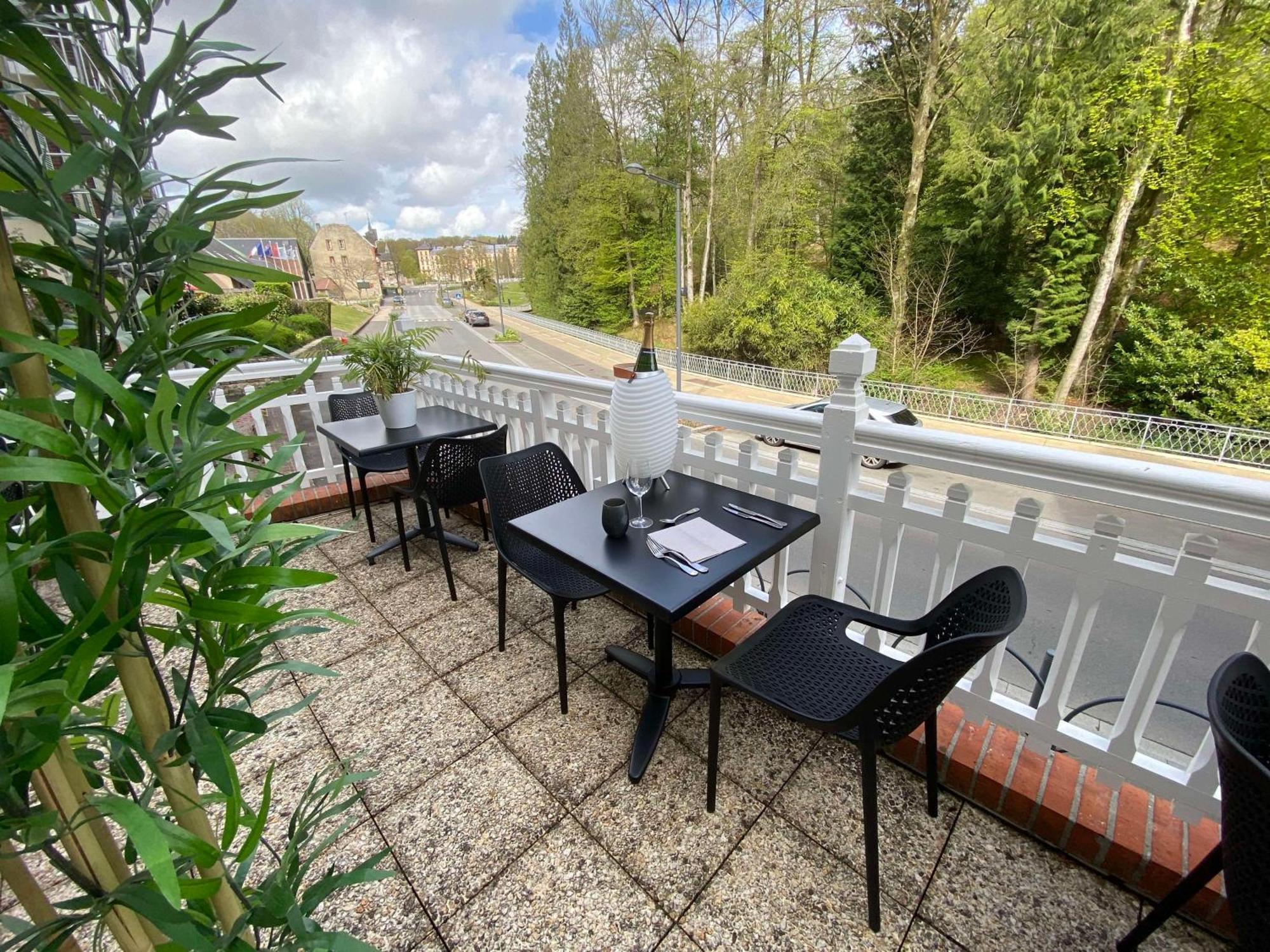 Brit Hotel & Spa Le Roc Au Chien Bagnoles de l'Orne Normandie Екстериор снимка